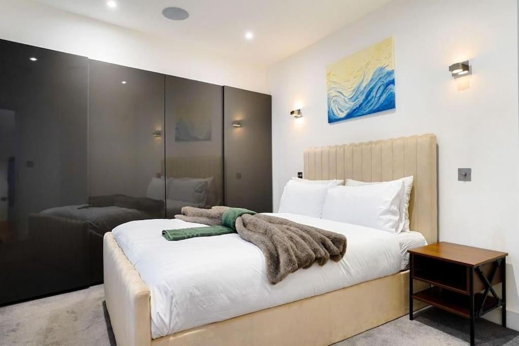Hyde Park Luxury 2 Bed 2 Bath House London